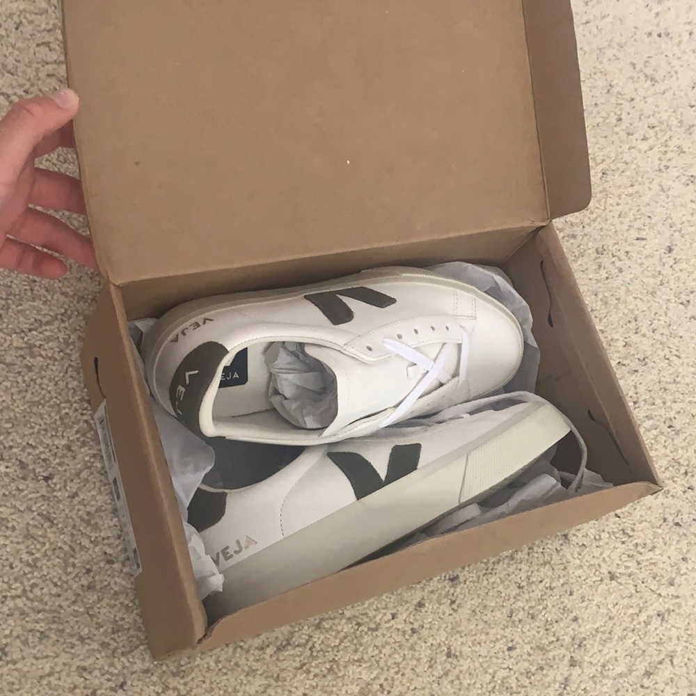brand new vejas! size 7 US/38 EUR (still in box)